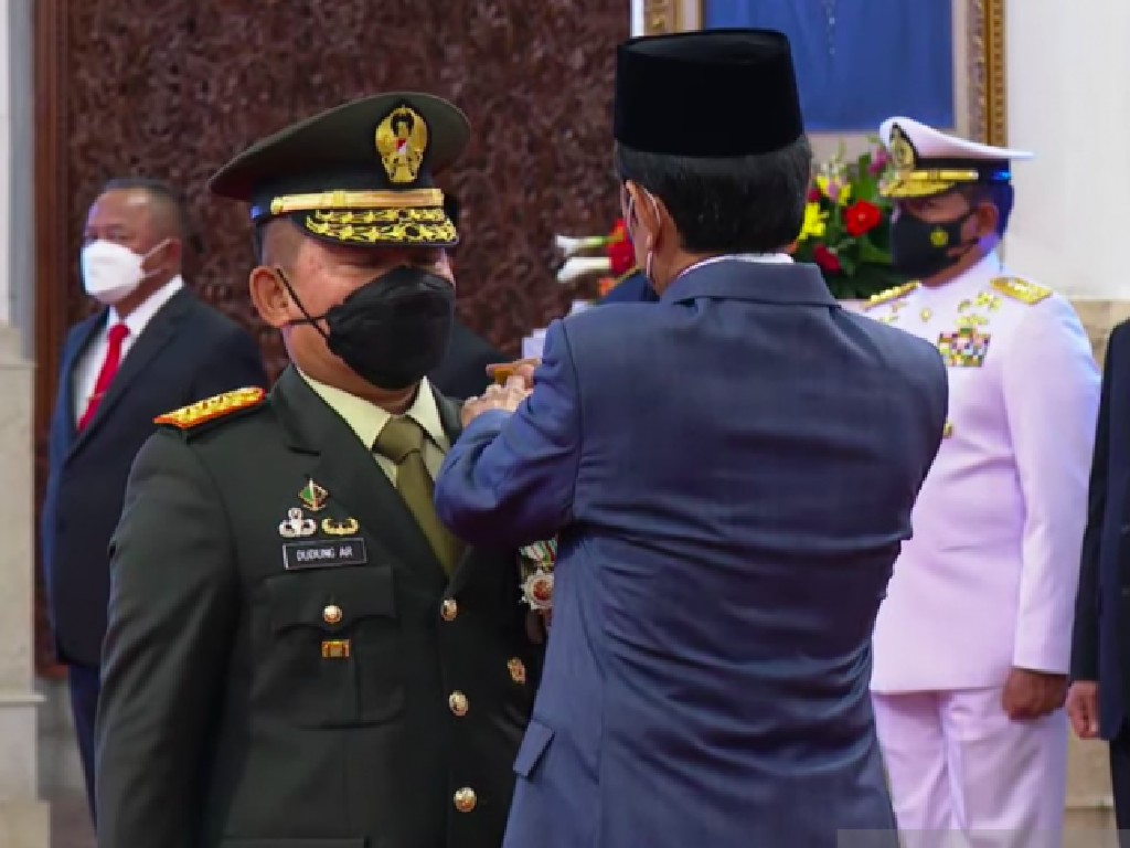 Presiden Jokowi Lantik Dudung Abdurachman Jadi KSAD Suksesor Andika Perkasa