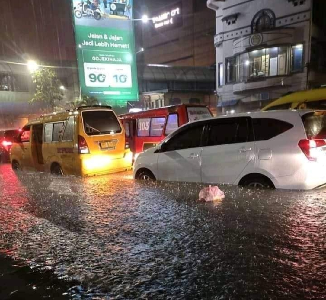Medan Banjir Usai Sejam Diguyur Hujan Deras, Warganet Singgung Janji Kampanye