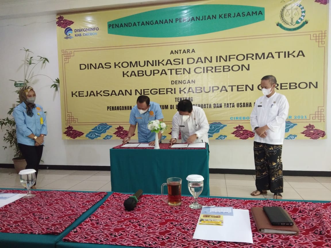 Diskominfo Cirebon- Kejari Teken MoU di Bidang Penanganan Masalah Hukum