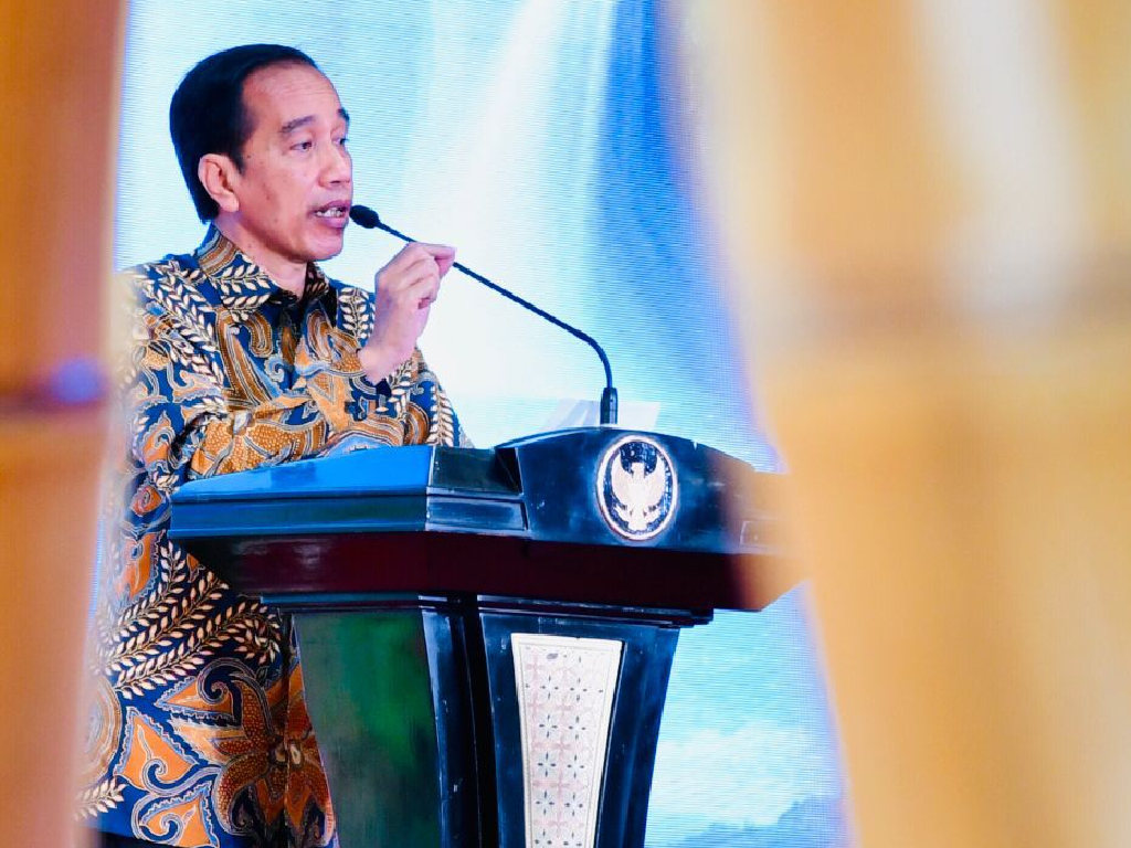 Jokowi Perintahkan Bantuan untuk Pengungsi Warga Erupsi Gunung Semeru