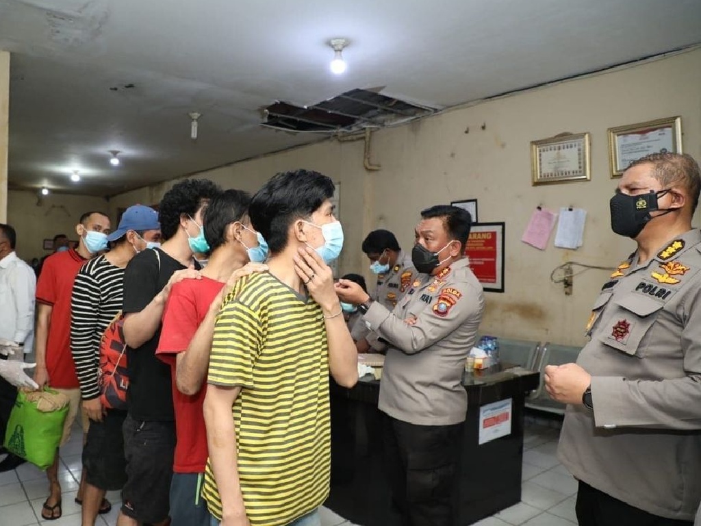 Kapolda Pantau Perpindahan 306 Tahanan Polrestabes Medan ke Tanjung Gusta