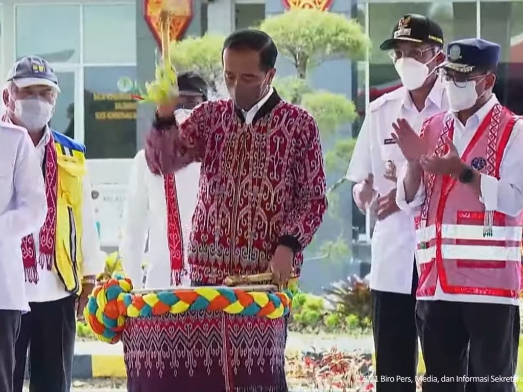 Sangat Bangga, Jokowi Ungkap Jurus Peningkatan Investasi di Luar Pulau Jawa