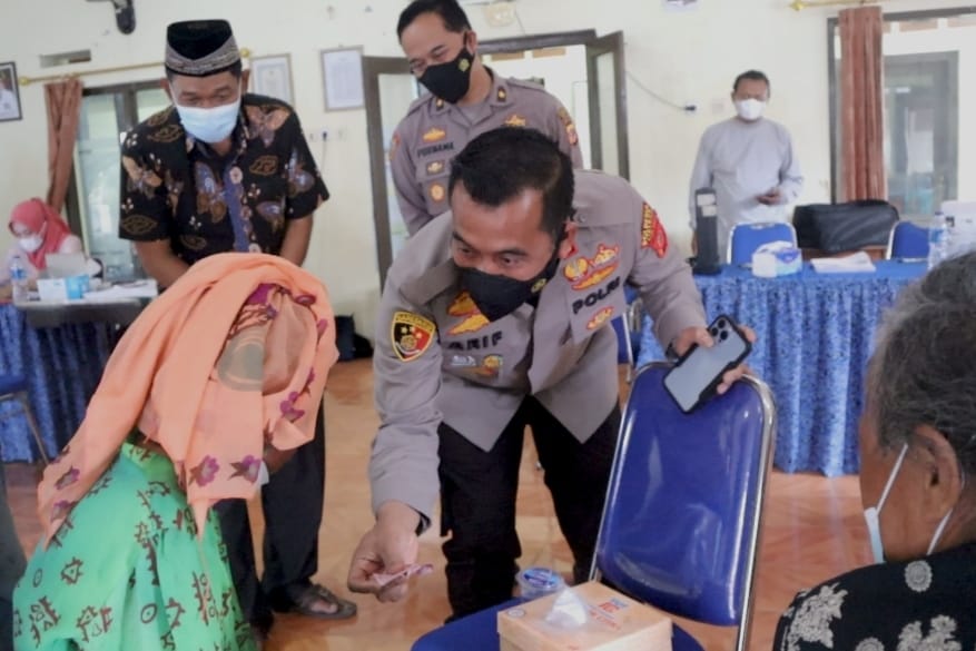 Kapolresta Cirebon Tinjau Vaksinasi Massal di Sejumlah Lokasi