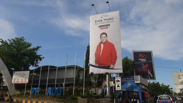 Baliho Erick Thohir For President Terpampang di Depan Kantor Pelindo