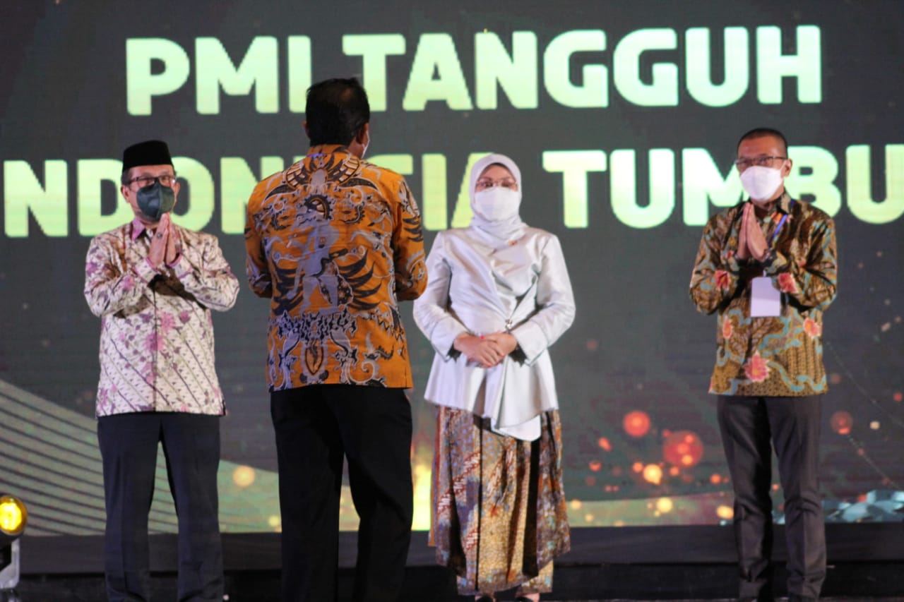 Pemkab Cirebon Raih Penghargaan Kebupaten Peduli PMI