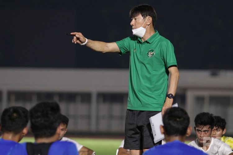 Shin Tae-yong: di Indonesia, Bulutangkis Lebih Berprestasi Ketimbang Sepakbola