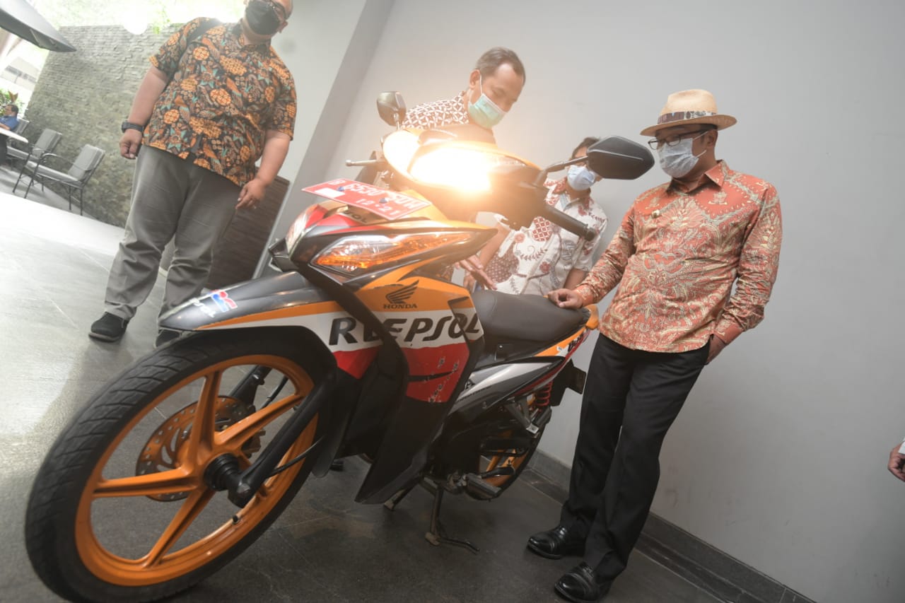 Jajal Motor Listrik Bekas Motor Bebek, Ridwan Kamil: Inovasi Alternatif untuk Masyarakat 