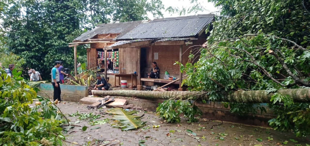 Tiga Kampung di Cianjur Diterpa Angin Puting Beliung