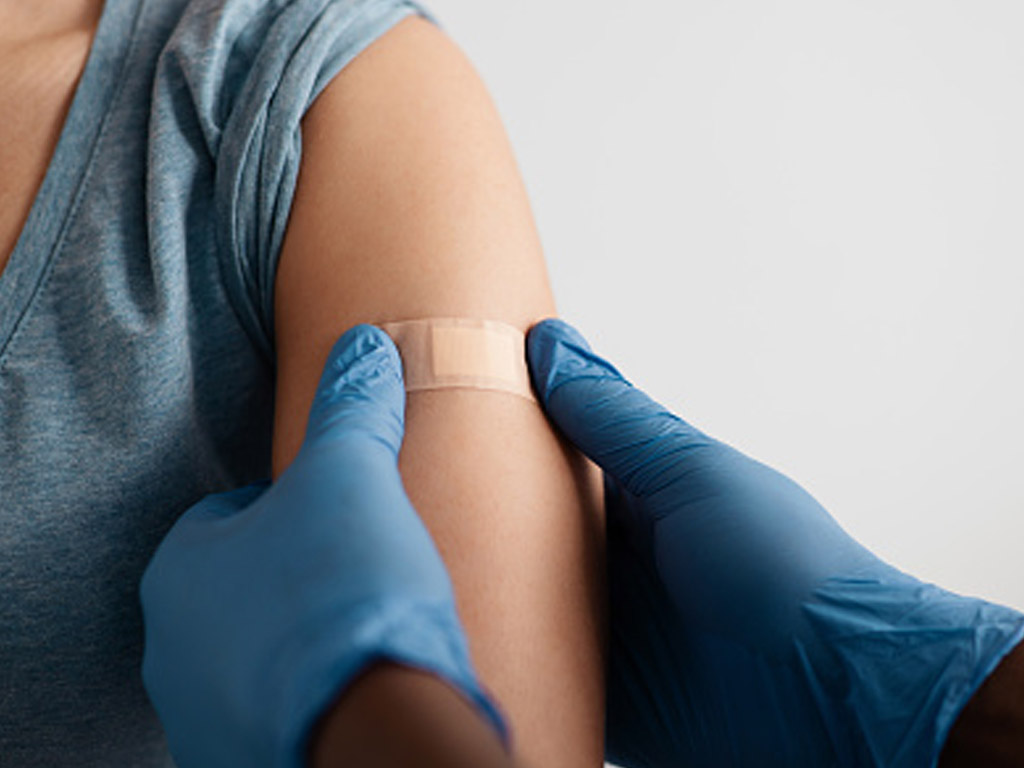 Korlantas Polri Berikan Vaksin Covid-19 Dosis Kedua di Pos Pelayanan Nataru 