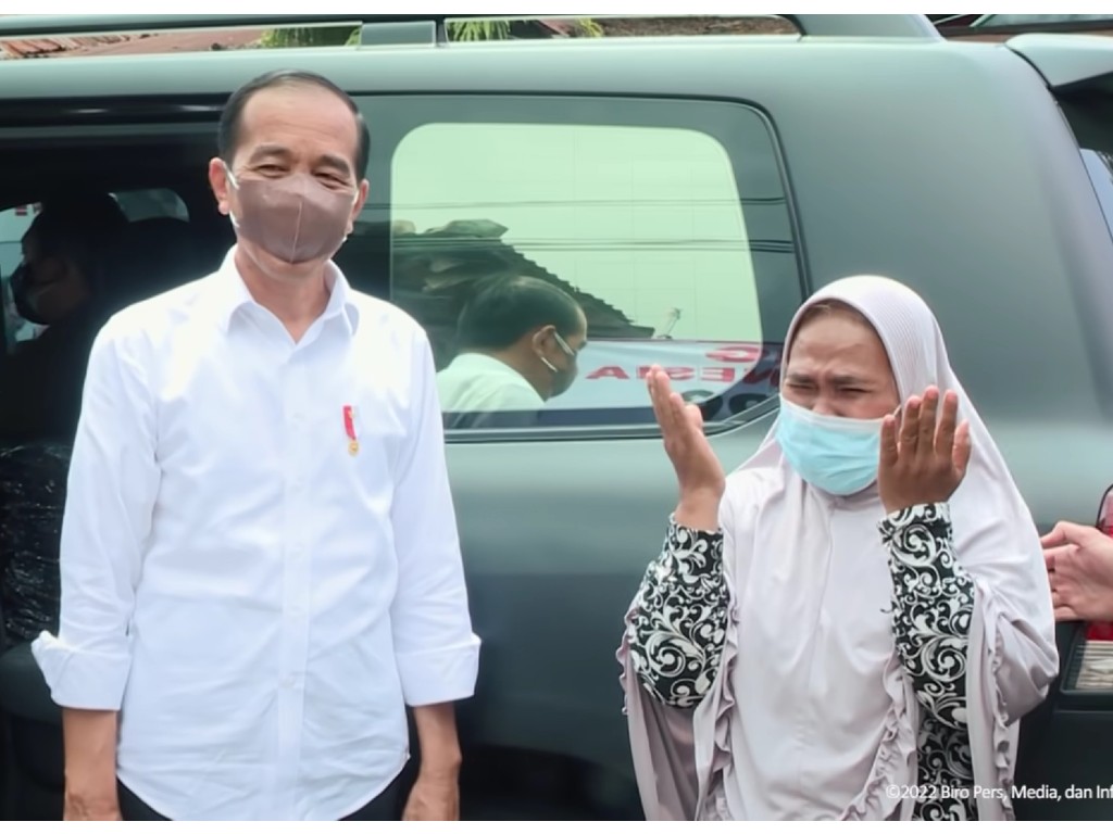 Gegara Presiden Jokowi, Pedagang di Pasar Gemolong Menangis