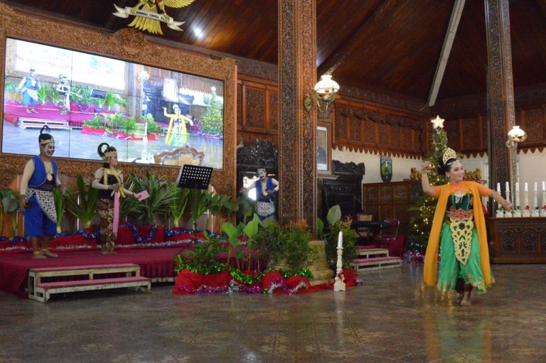 Tokoh Pewayangan Ikut Meriahkan Perayaan Natal di Jepara