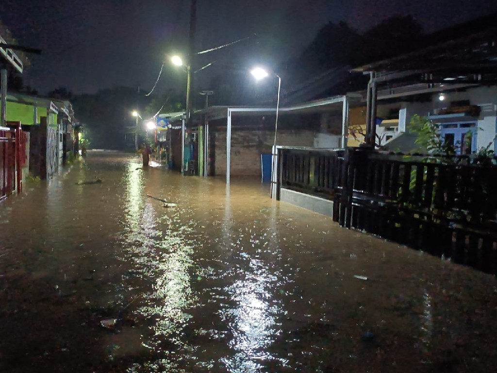 Banjir Cirebon Rendam 138 Rumah Warga 