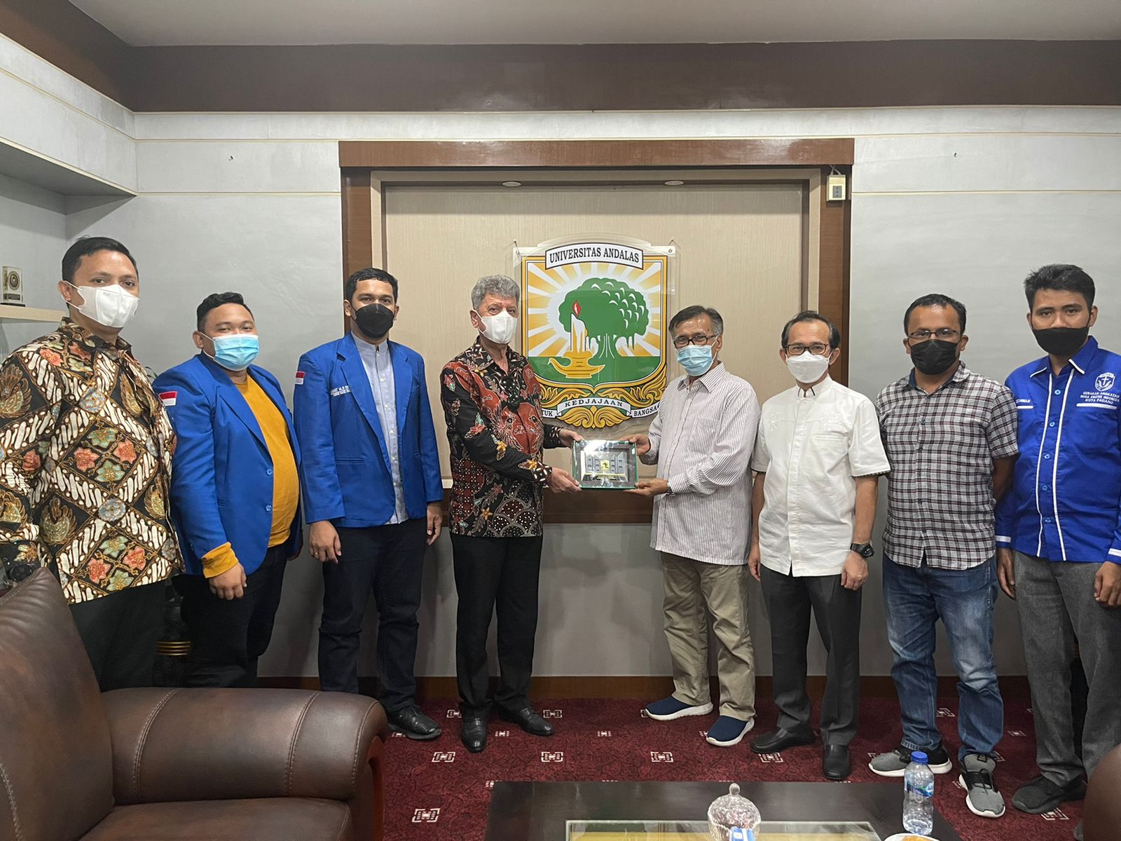 Pertama Kali Berkunjung ke Padang, Dubes Palestina Sholat Jumat di Masjid Raya Sumatera Barat