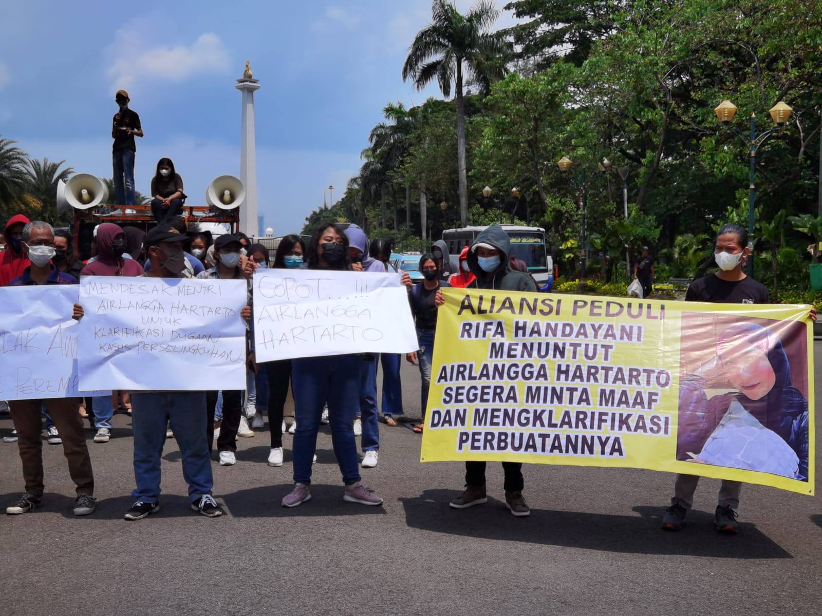 Kasus Dugaan Selingkuhi Rifa Handayani, Jokowi Didesak Pecat Airlangga Hartarto