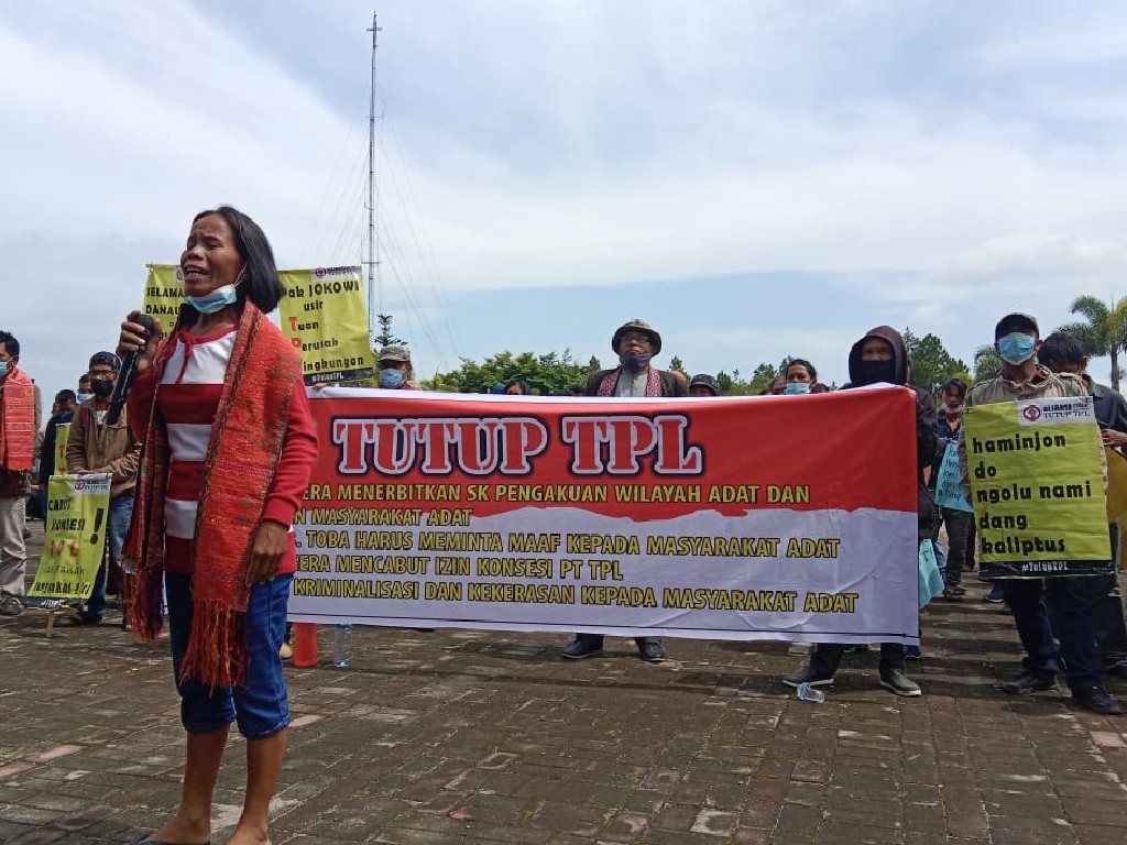 Masyarakat Adat Demo Tutup PT TPL di Toba