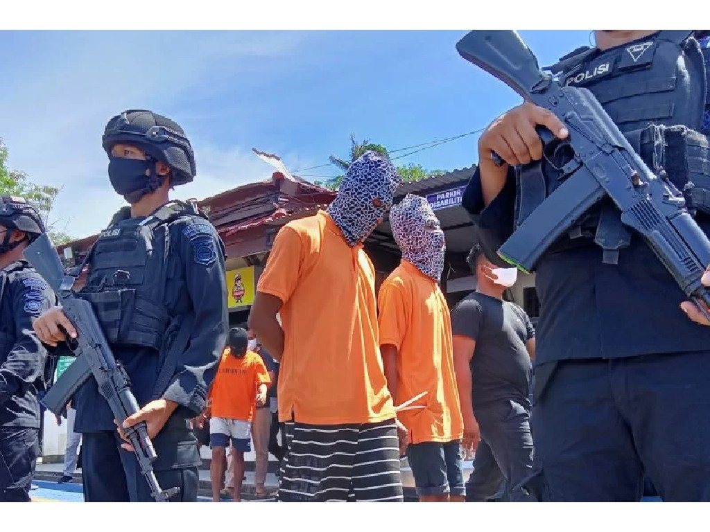 Polisi Bekuk 9 Pelaku Pembakaran Karaoke Double0 di Sorong