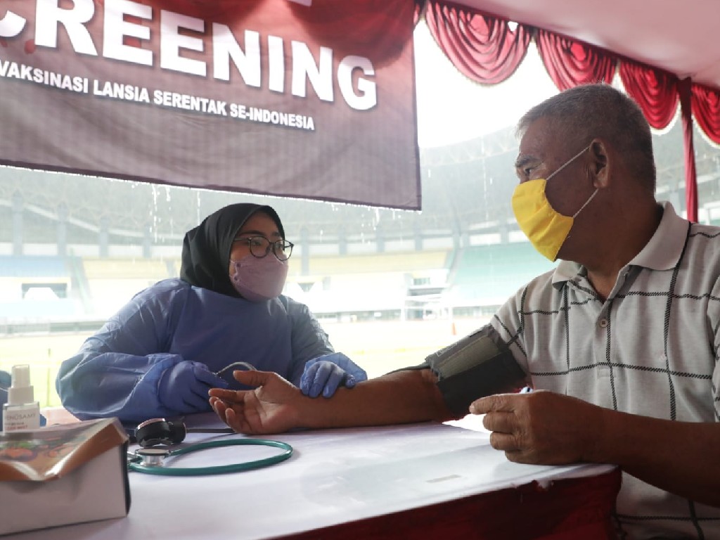 Vaksinasi Booster Serentak di Bekasi, Letjen Suharyanto: Terima Kasih Mas
