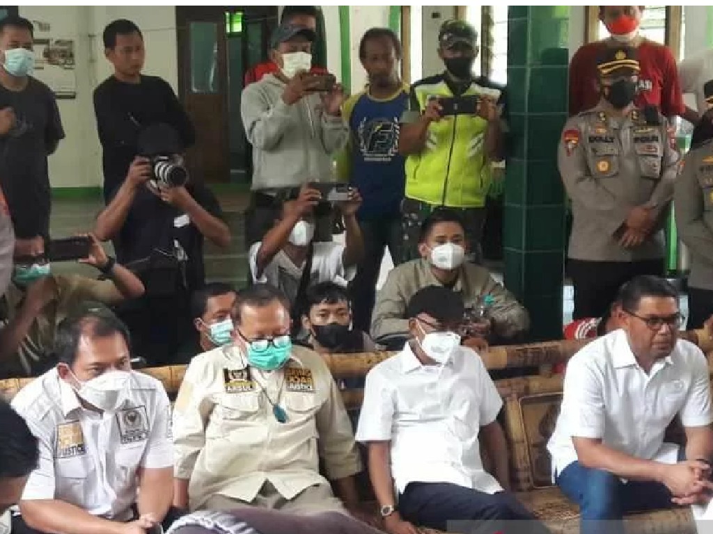 Warga Desa Wadas Curhat ke Anggota DPR: Mau Salat di Masjid Malah Diborgol Polisi
