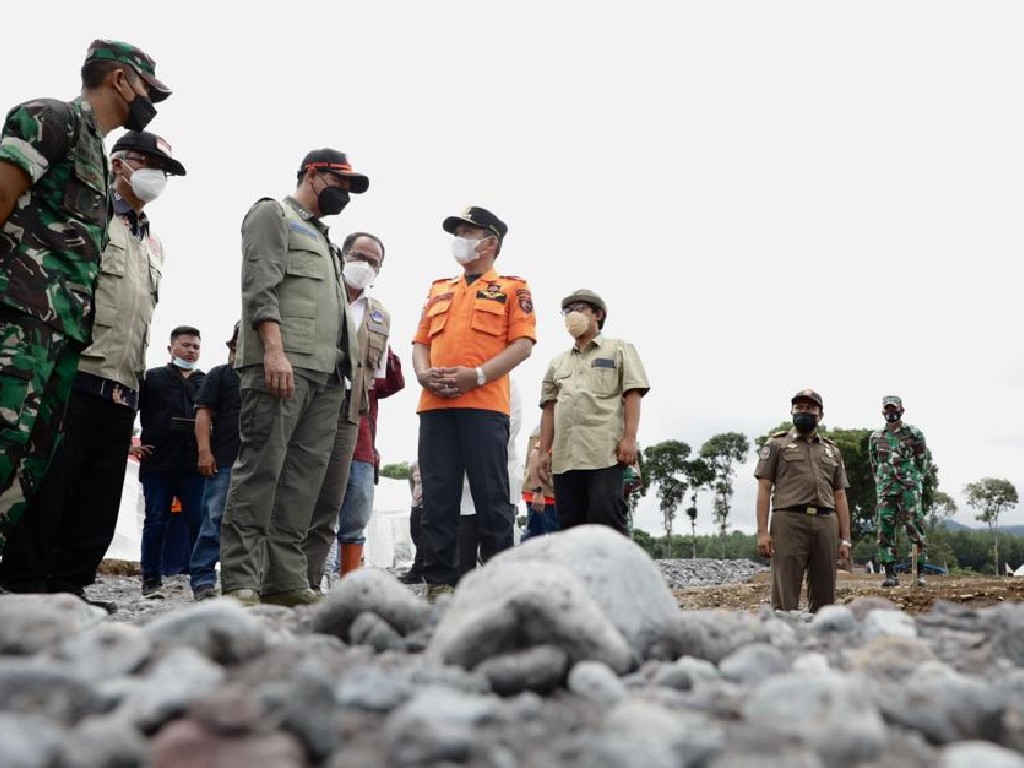Kepala BNPB Tinjau Pembangunan Hunian Warga Terdampak Gunung Semeru