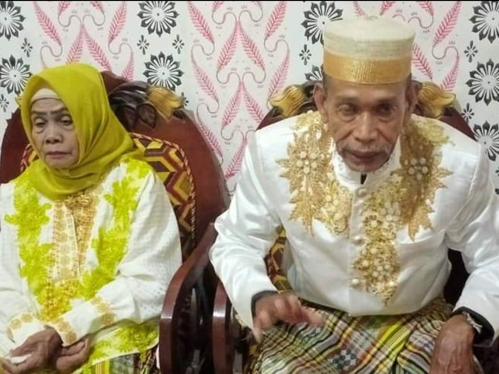 Viral Pernikahan Lansia di Bone, Nenek Berusia 66 Tahun Dinikahi Kakek 71 Tahun