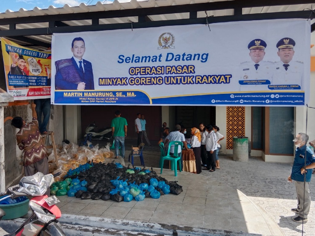 Martin Manurung Dorong Operasi Pasar Minyak Goreng di Sibolga