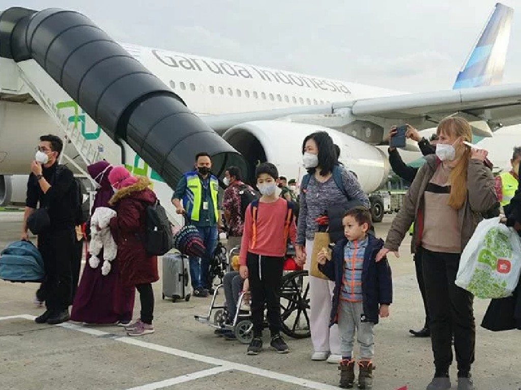 Misi Kemanusiaan Garuda Indonesia Berhasil Evakuasi 80 WNI dari Ukraina