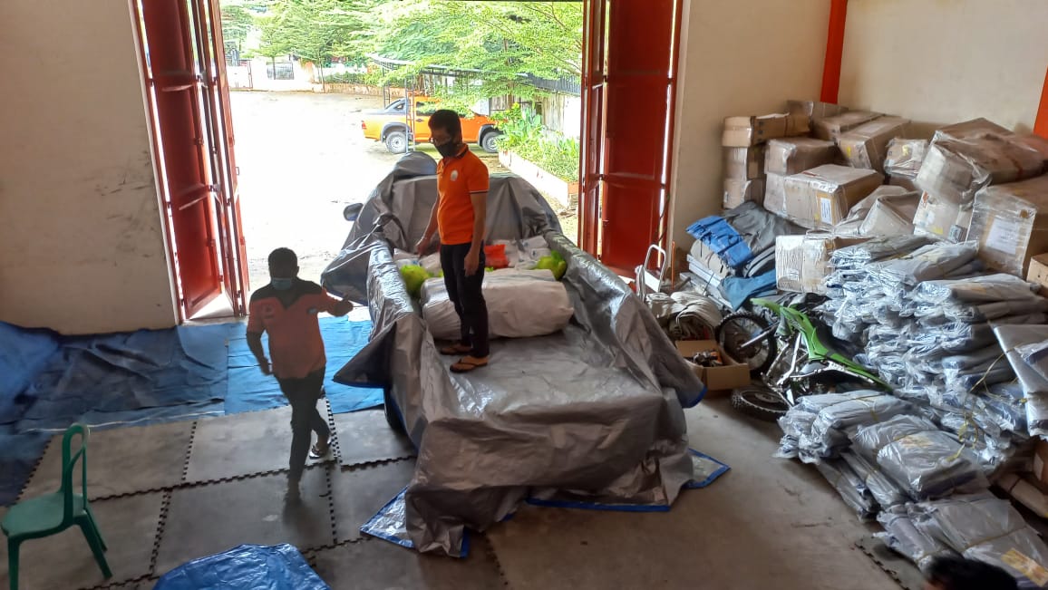Pemprov Sulsel Salurkan Bantuan untuk Korban Banjir di Kabupaten Barru