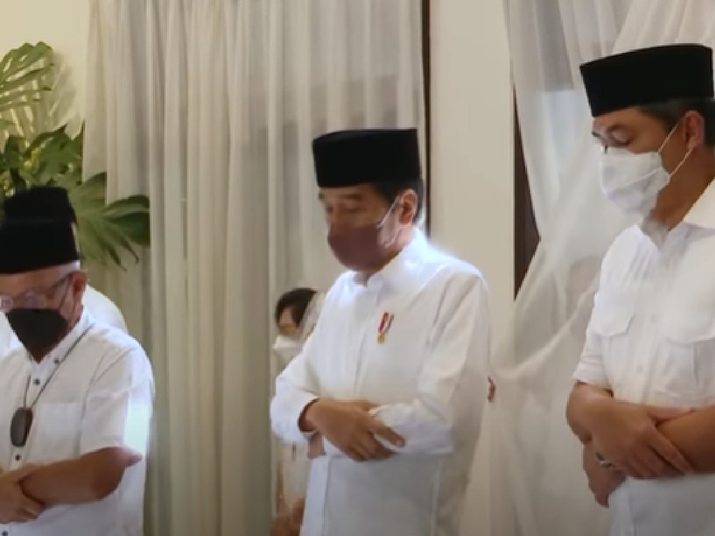 Presiden Jokowi Takziah ke Rumah Almarhum Arifin Panigoro