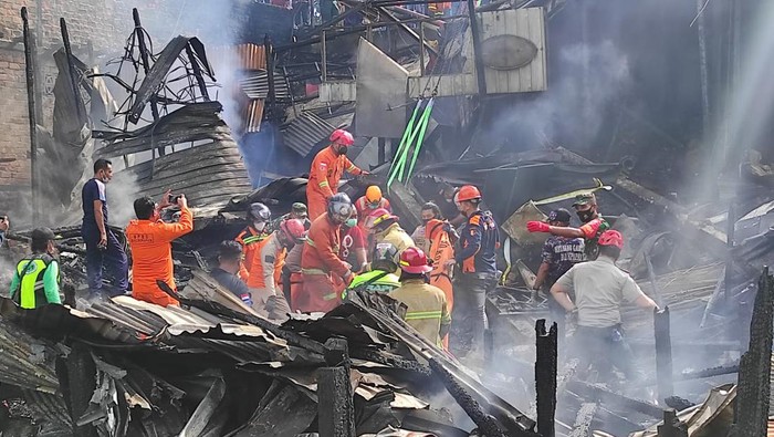 Kebakaran Melanda Ruko di Balikpapan, Empat Orang Dilaporkan Tewas