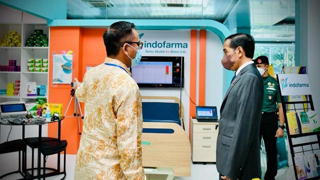Presiden Jokowi Lihat Medical Bed Produksi Indofarma di Solo Techno Park