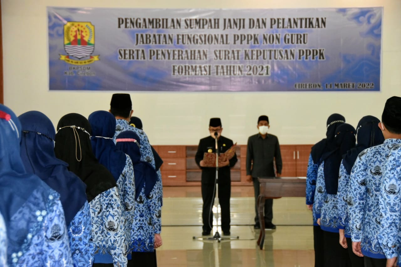 Lantik 56 PPPK Non Guru, Bupati: IPM di Kabupaten Cirebon Mengkhawatirkan