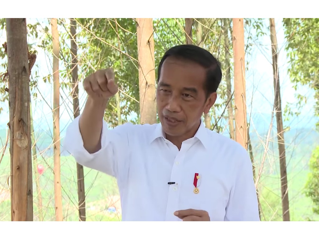 Presiden Jokowi Minta Jaksa Agung Awasi Peredaran Barang Impor Dicap Lokal