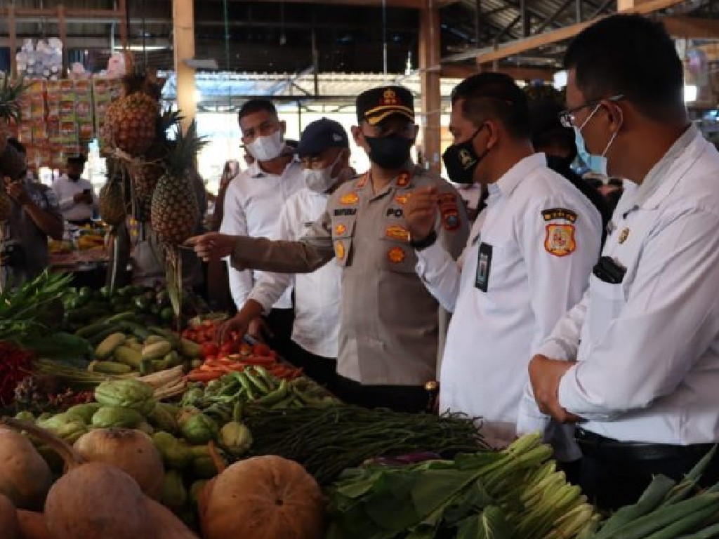 Sambil Sidak Minyak Goreng di Pasar Dairi Sumut, Polisi Warning Para Penimbun
