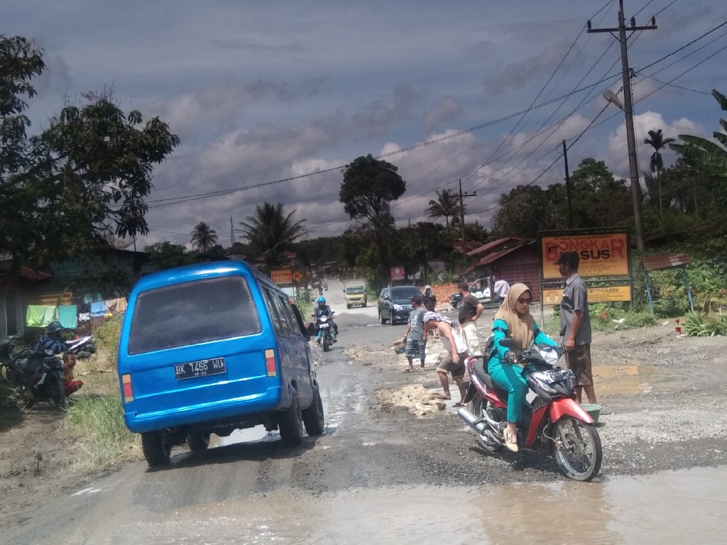 Simalungun Peroleh Rp 208 Miliar dari Provinsi untuk Perbaikan Jalan Rusak