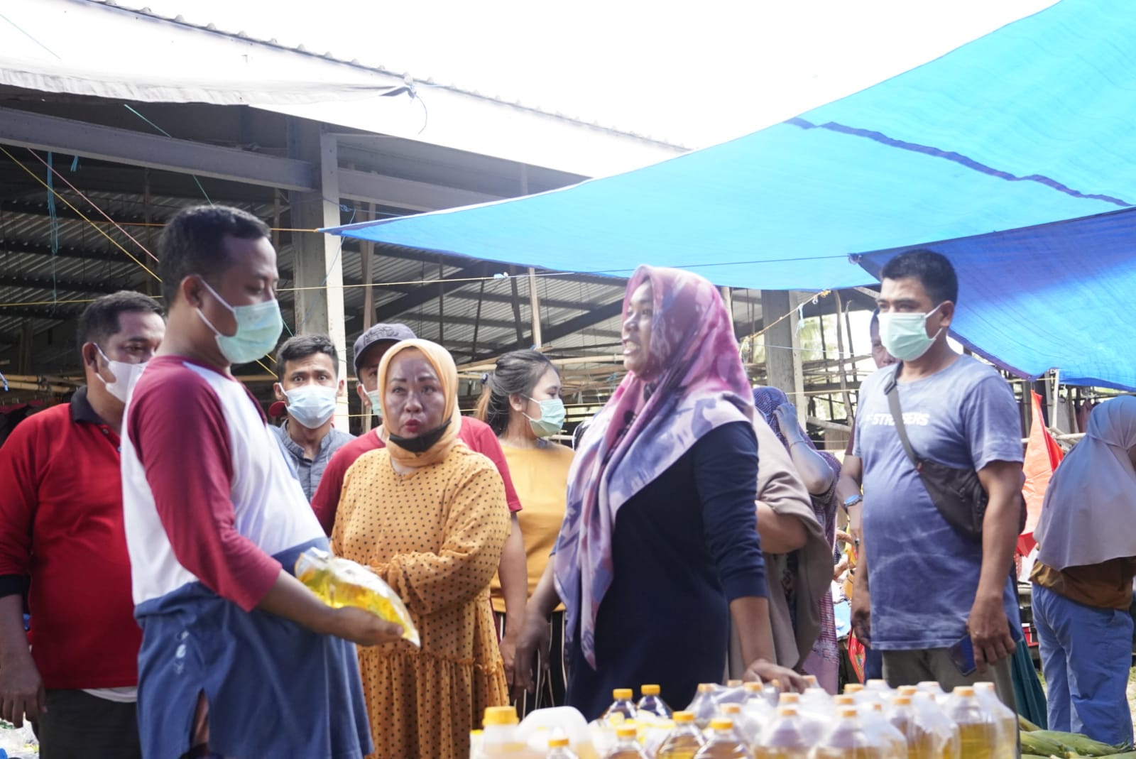 Jelang Ramadan, Gubernur Sulsel Pantau Harga Kebutuhan Pokok di Pasar di Bone