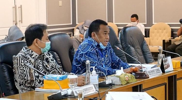 Jokowi Soal Belanja Produk Dalam Negeri, DPR: Impor Ugal-ugalan UU Cipta Kerja Sia-sia