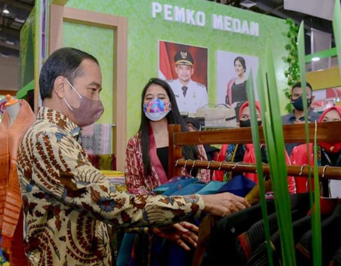 Presiden Jokowi Kunjungi Paviliun Pemko Medan, Kahiyang Ayu Sumringah