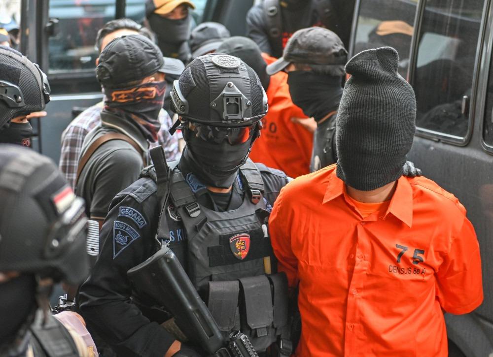 Densus 88 Tangkap Dua Orang Terduga Teroris di Jawa Timur