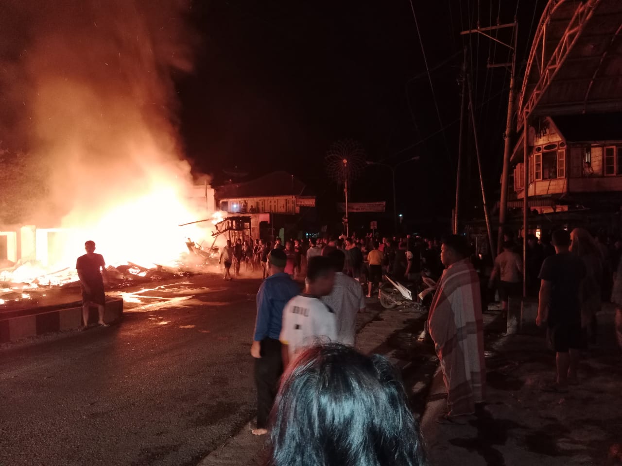 Kebakaran Hebat di Pasar Kotanopan Madina, 9 Bangunan Hangus 