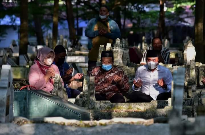 Jelang Ramadan, Berikut Sekilas Tata Cara dan Doa Ketika Ziarah Kubur