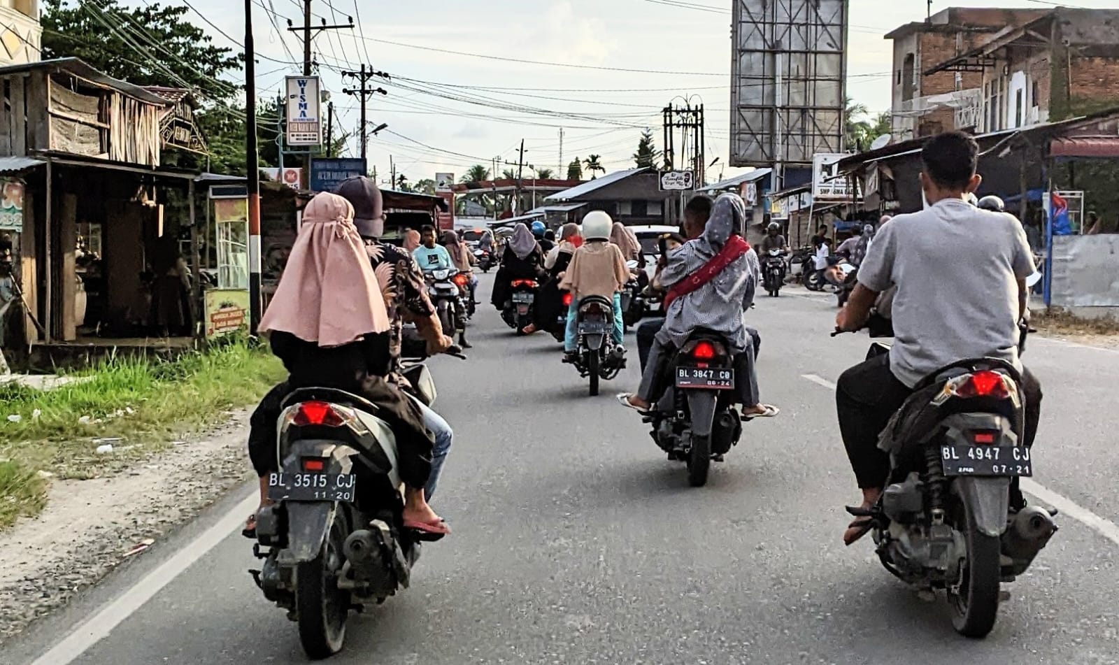 Buru Takjil Ramadan, Jalan Nasional Abdya Padat Jelang Buka Puasa