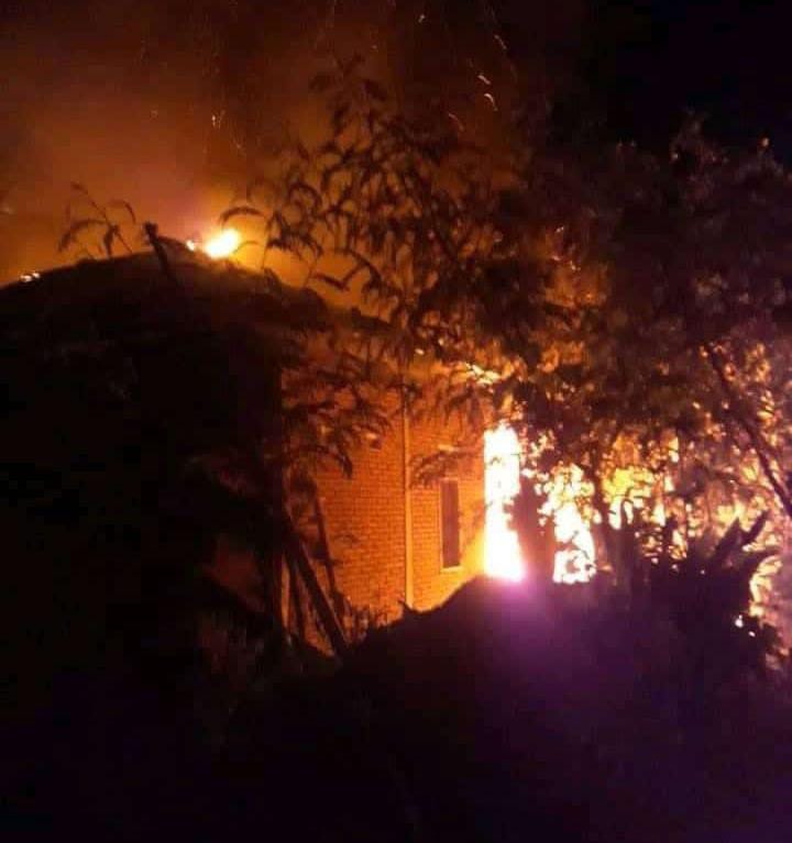 Satu Rumah Warga di Sendana Majene Hangus Terbakar