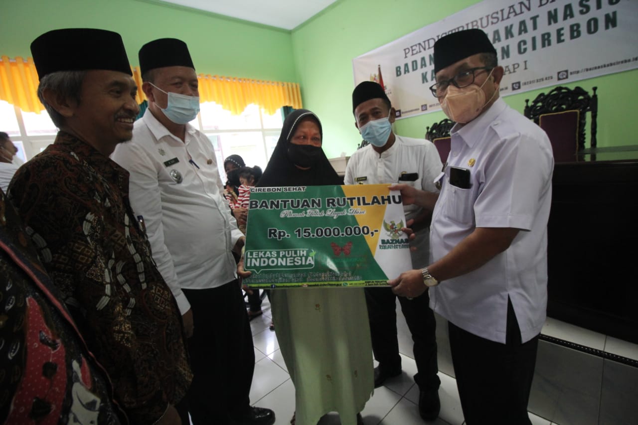 BAZ Kabupaten Cirebon Salurkan Bantuan Senilai Rp 107 Juta
