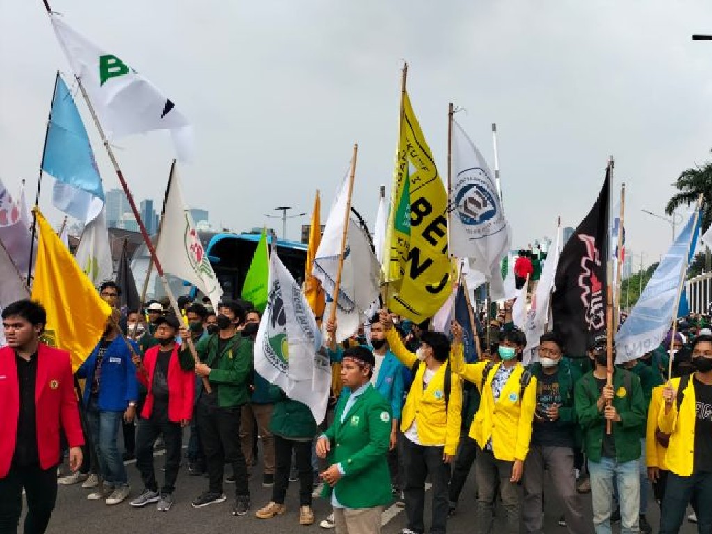 Aksi 11 April, Ribuan Mahasiswa Mulai Kepung Gedung DPR