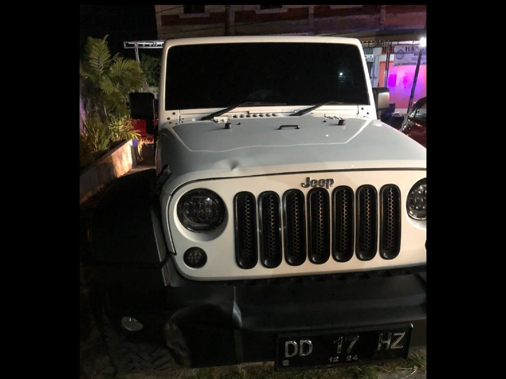 Jeep Rubicon vs Motor di Mamuju, Pengendara Sepeda Motor Patah Kaki