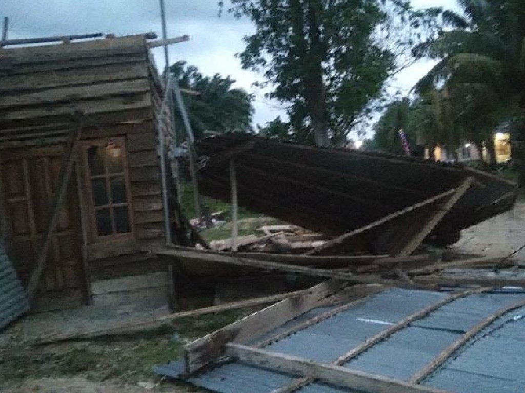 Rumah Warga Aceh Tamiang Rusak Berat Ditiup Angin Puting Beliung