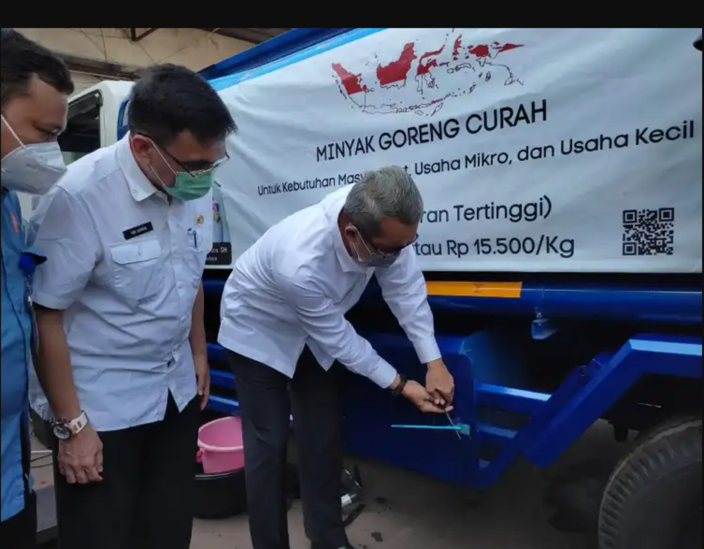 Pemkot Cirebon dan PPI Gelontorkan 8 Ribu Liter Minyak Goreng Melalui Operasi Pasar