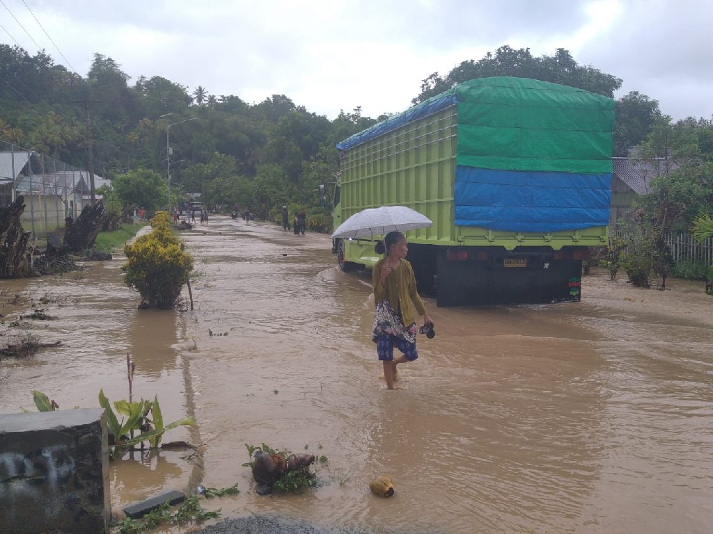 Jalur Trans Sulawesi Lumpuh Diterjang Banjir 