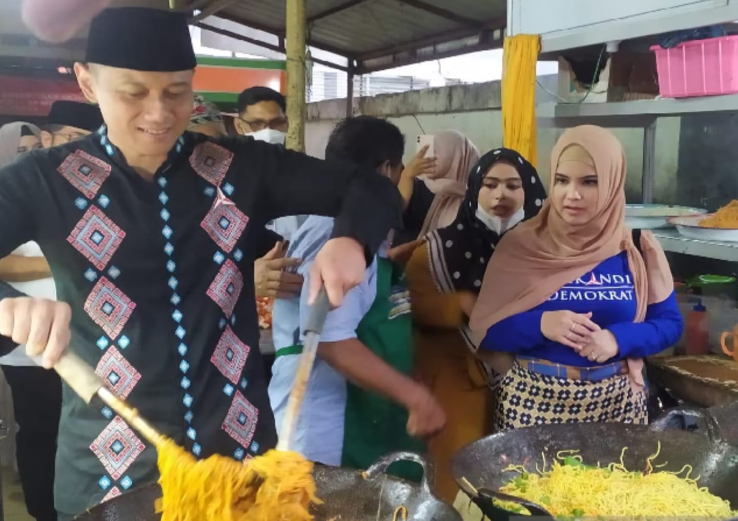 Ngabuburit di Pasar Aceh, AHY: Masakan Aceh Khas dan Enak-enak