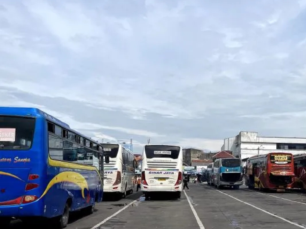 Diprediksi, 2 Hari ke Depan Puncak Arus Mudik di Terminal Cicaheum Bandung